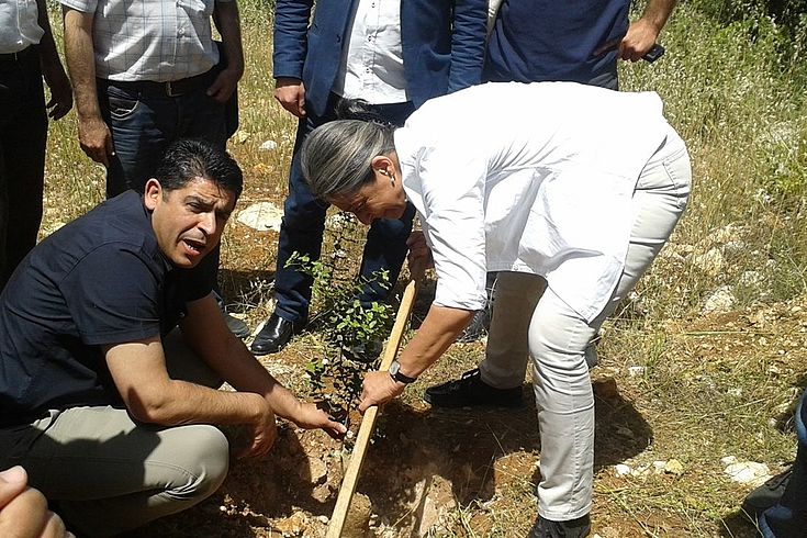 Mr. Maryam Schmidt and Yeyhia Khaled planting the tree